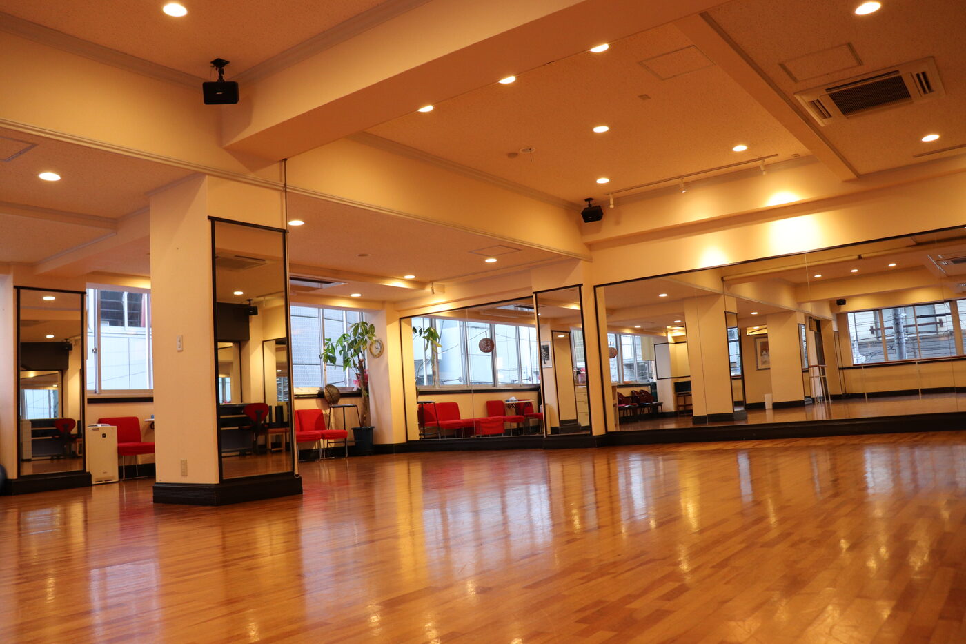 新宿LIBERA DANCEのダンススポーツスタジオ内観